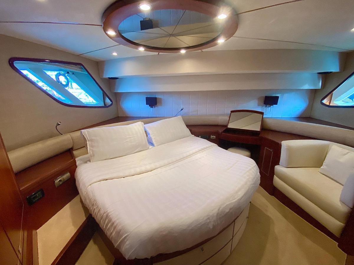 فندق سان أدريان دي بيزوسفي  Yacht In Barcelona المظهر الخارجي الصورة