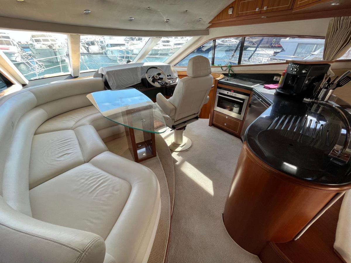 فندق سان أدريان دي بيزوسفي  Yacht In Barcelona المظهر الخارجي الصورة